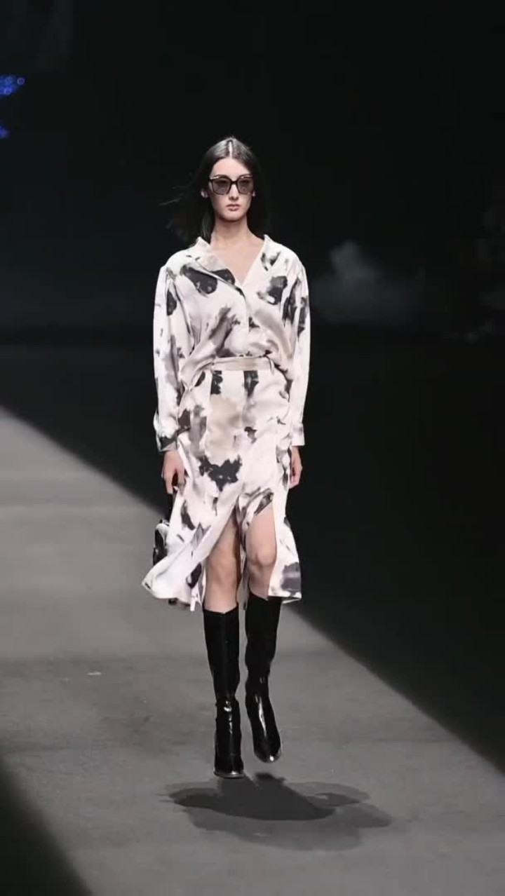 崔晨晨长靴穿搭模特 走秀