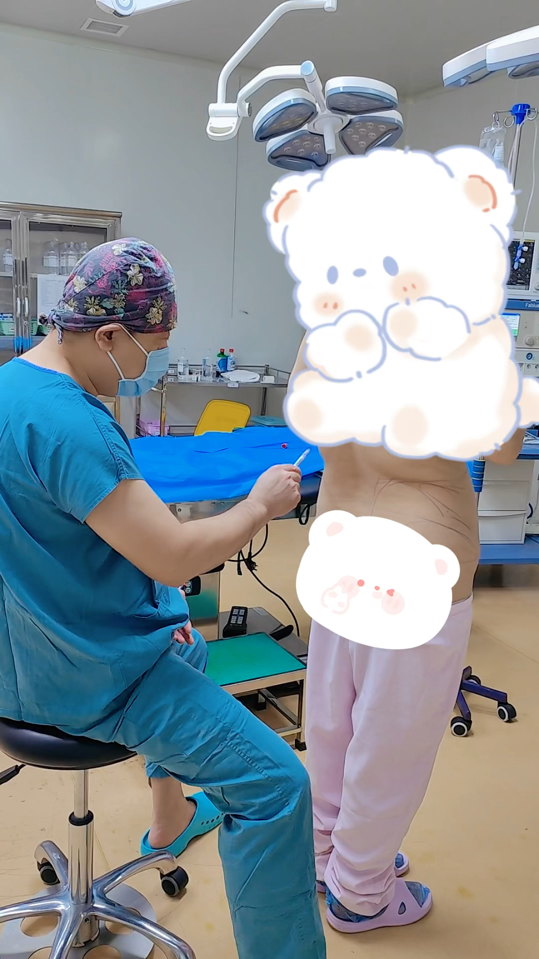 给姑娘做腰腹环吸和妈妈臀吸脂