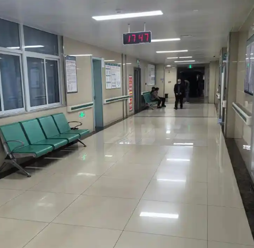 包含右江民族医学院附属医院跑腿代挂号，当天就能挂上号的词条