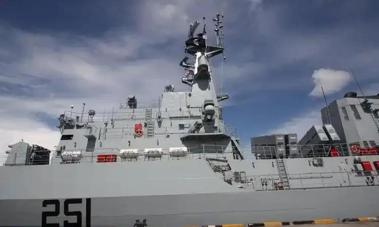 xv海上演习中,巴基斯坦海军的f22p型"佐勒菲卡尔"号护卫舰