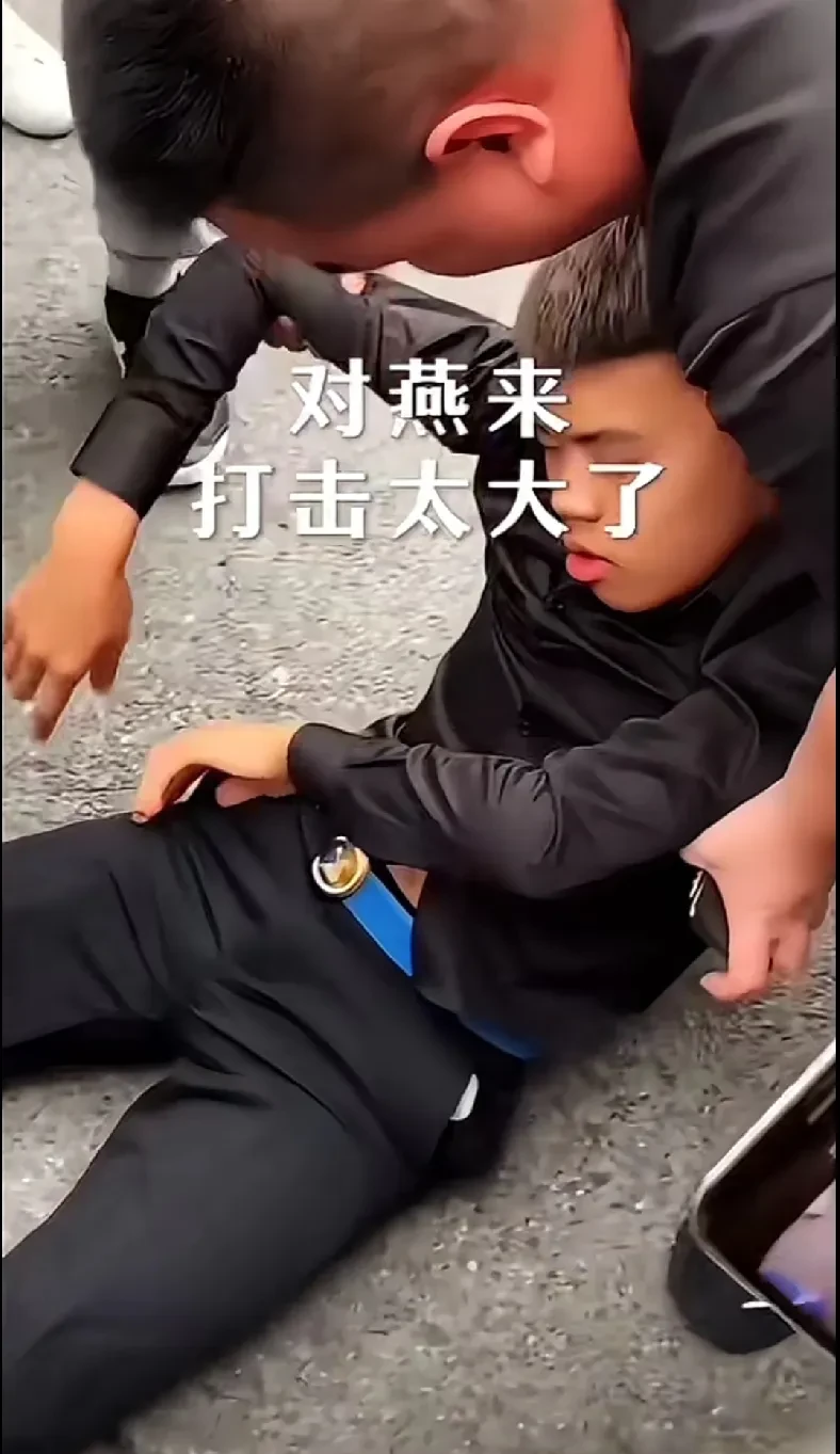 驴家小胖继续蹭燕来热度,透露他通过认识的朋友打听到