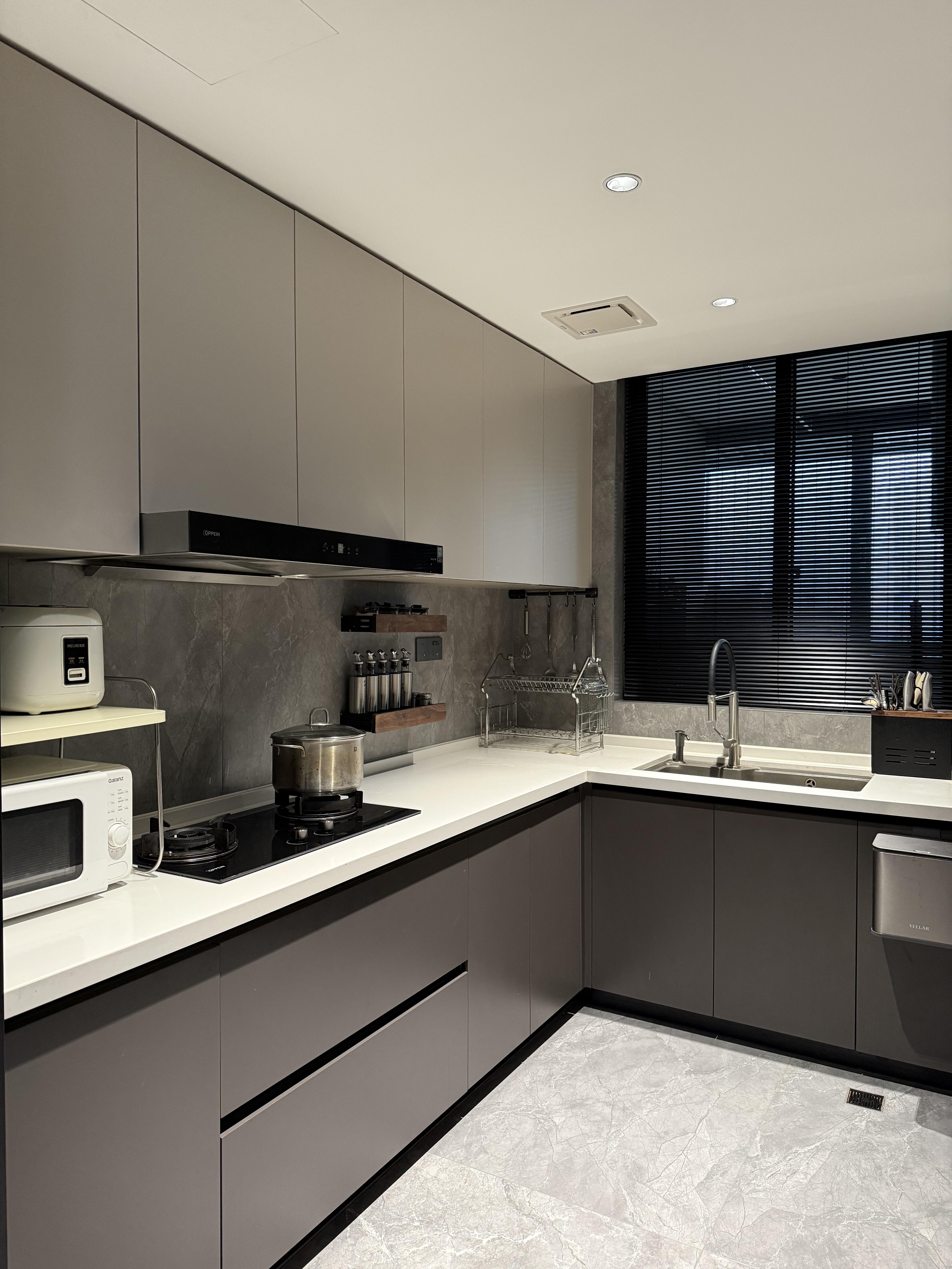 干净简洁实用的现代风厨房.#家居装修# #动态连更挑战