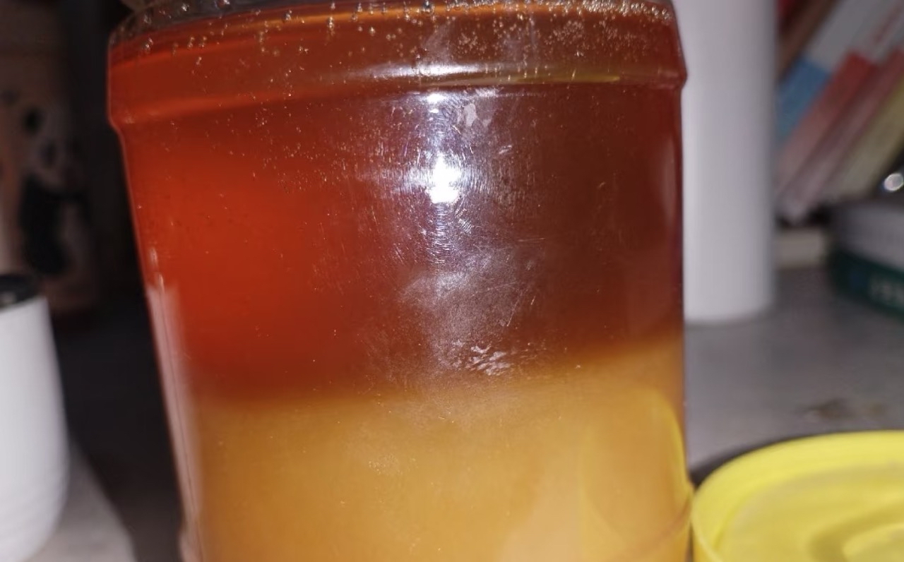 蜂蜜放了两年多还可以喝吗(蜂蜜放了两年多还可以喝吗百度)