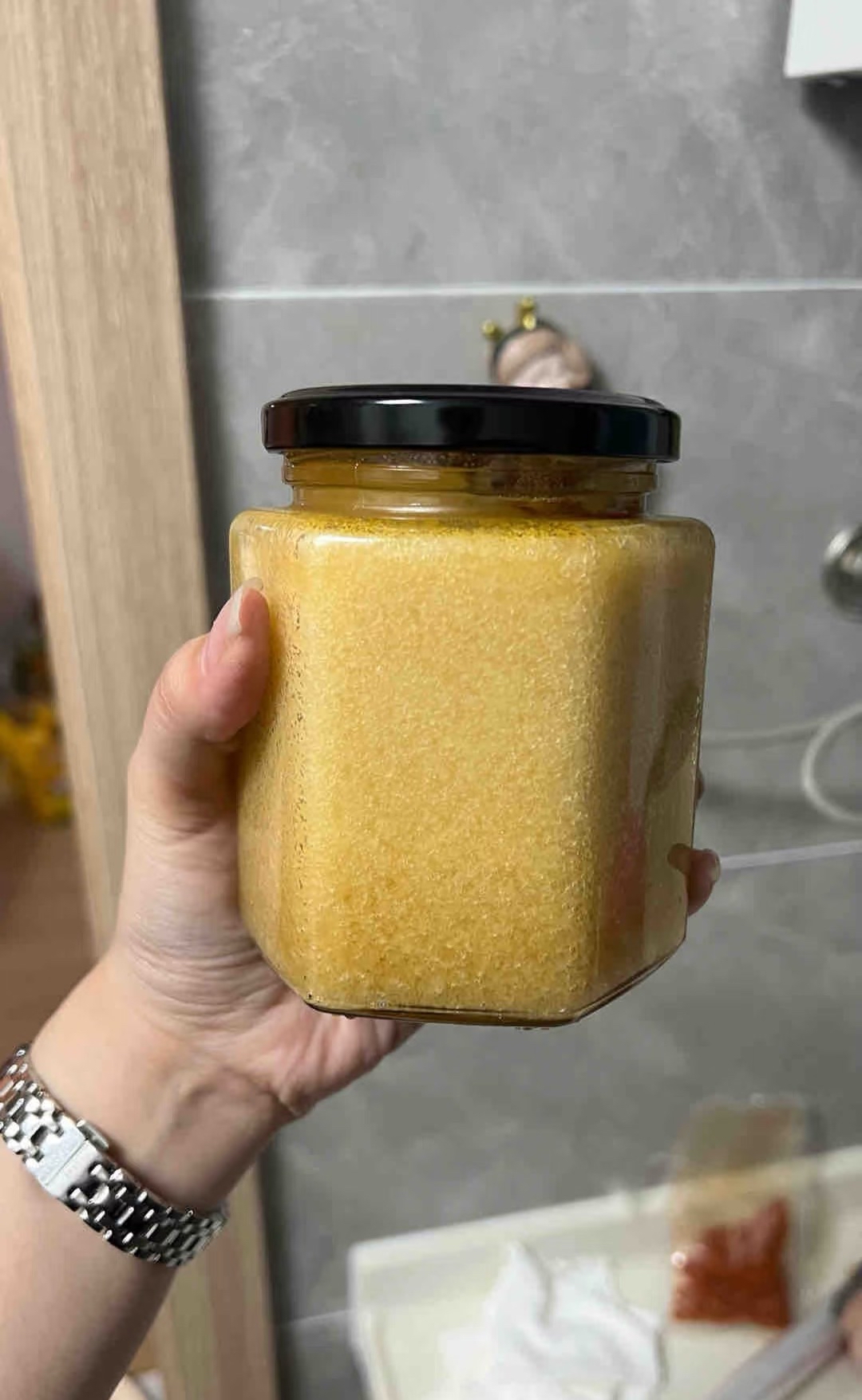 蜂蜜结晶怎样融化(蜂蜜结晶怎样融化快)