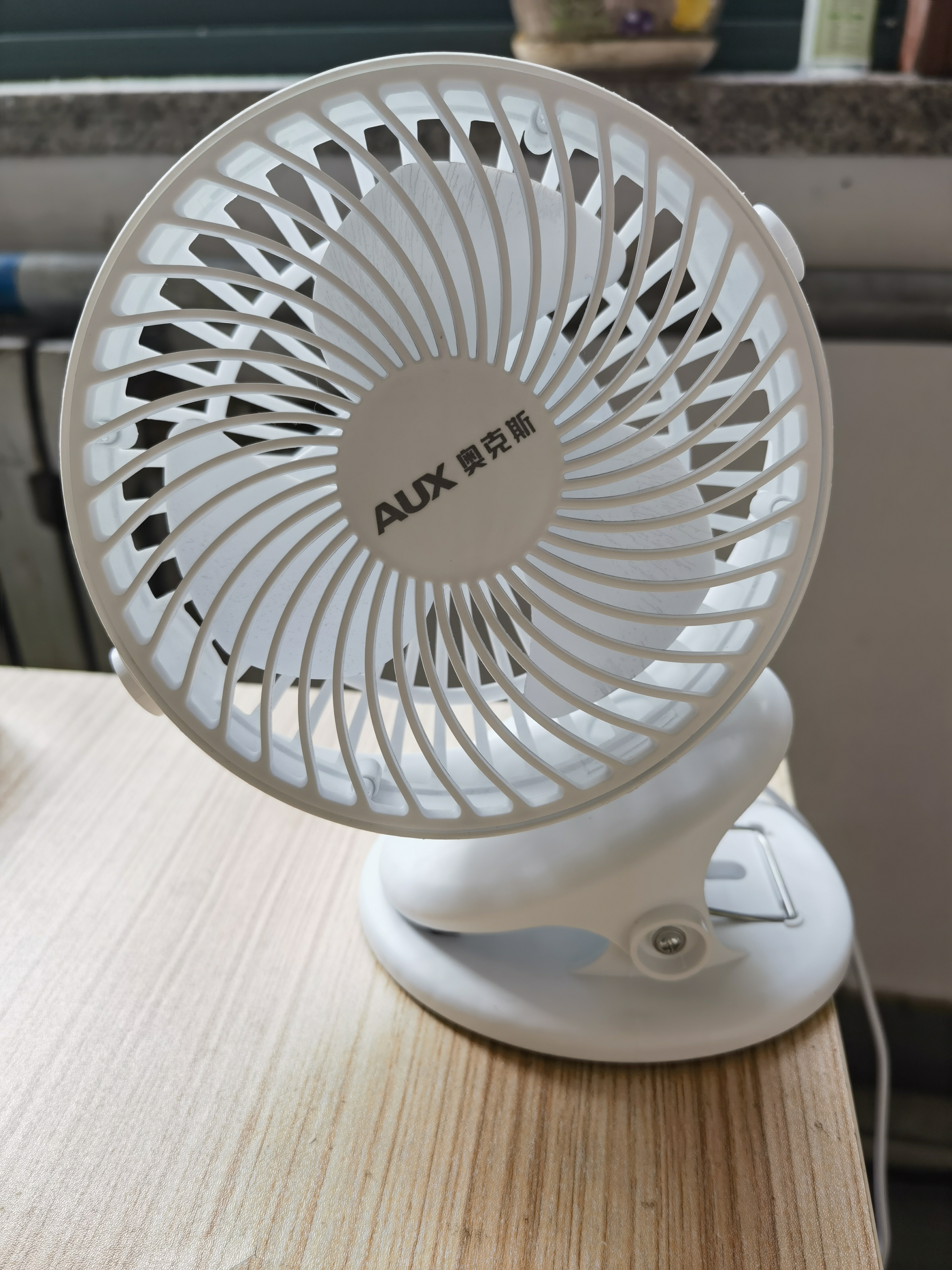 仅需二十多,凉爽的办公室再添新风