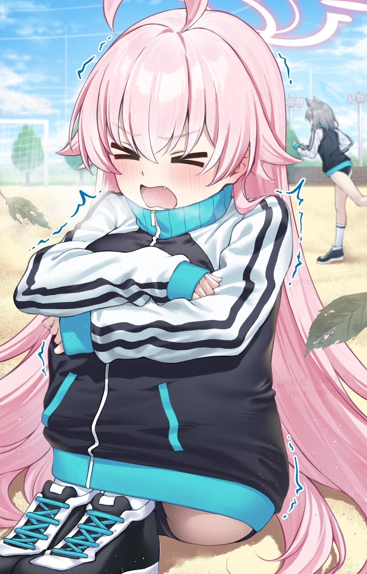 画面中展现了一位大约十几岁的少女,她拥有一头柔顺