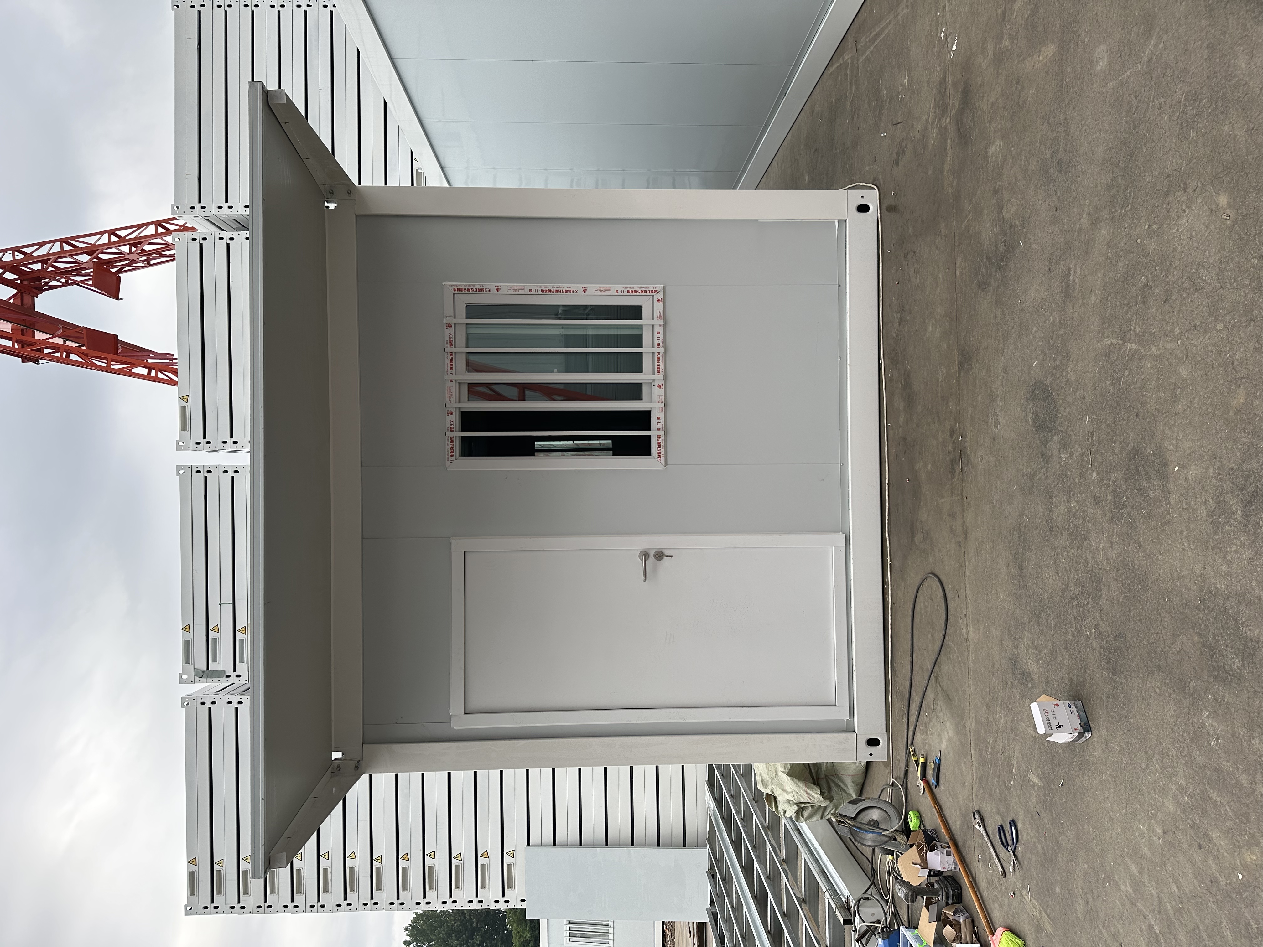 商洛折叠活动房:便携式建筑新选择,为临时居住添彩