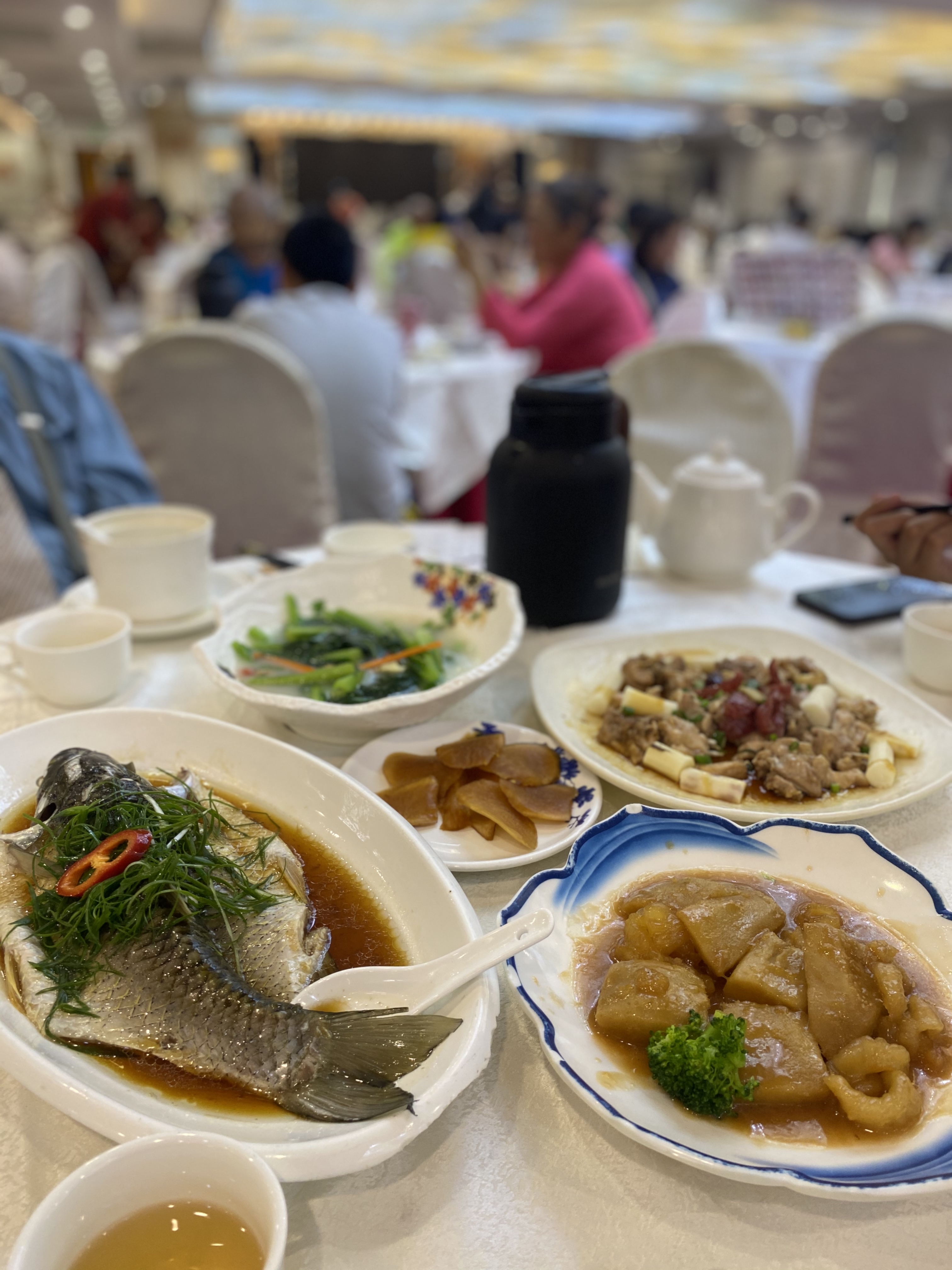 带老爸来过六一节,到百乐门喜宴(东方文德广场店)吃粤菜,79元的的三人