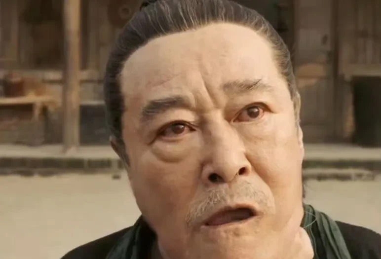 眼神里都是戏,看了鹊刀门传奇,越来越佩服本山老师的演技,当他扮演的