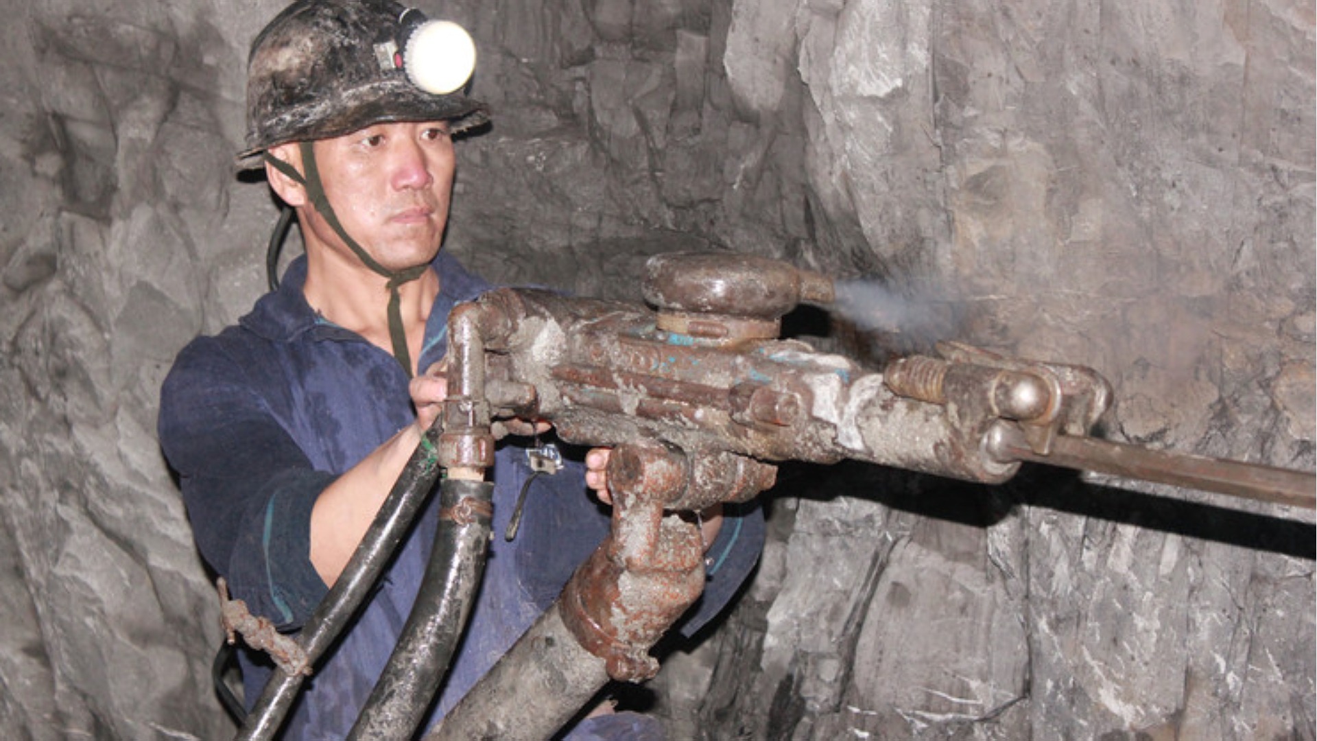 液压凿岩机,这个名字听起来就很专业,但它在许多行业中都有着不可或缺