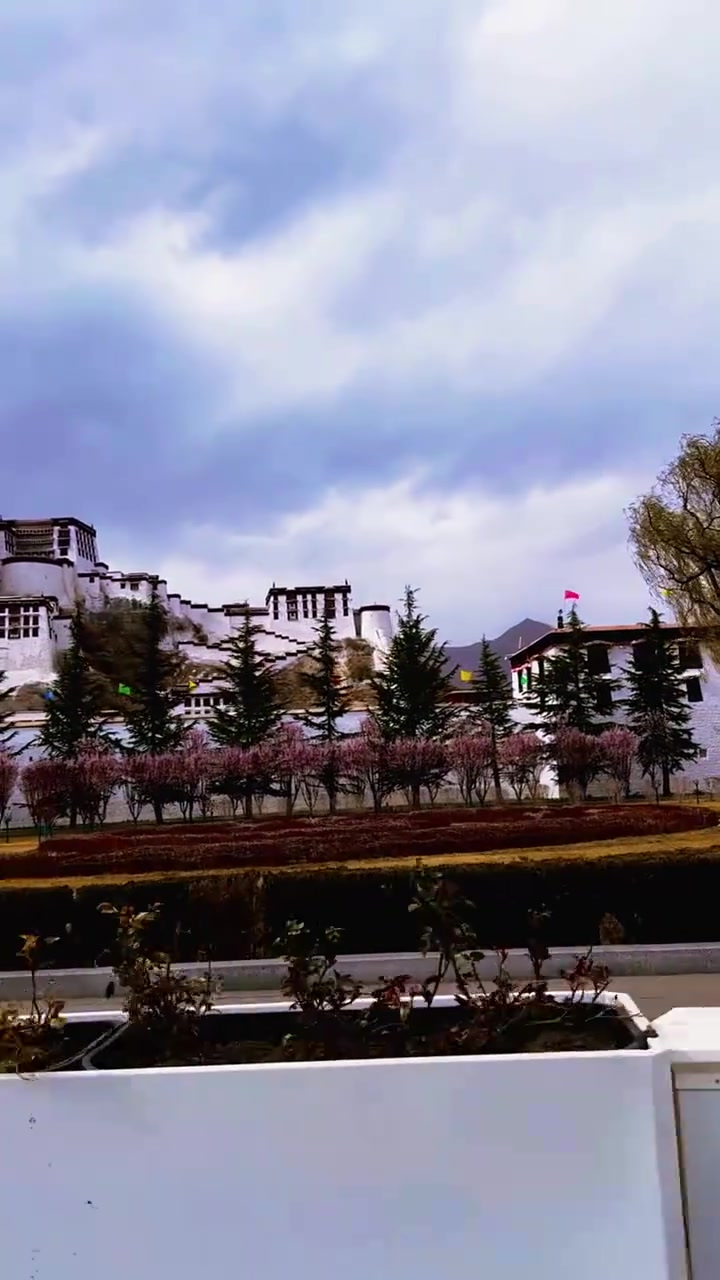 布达拉宫附近自驾游营地