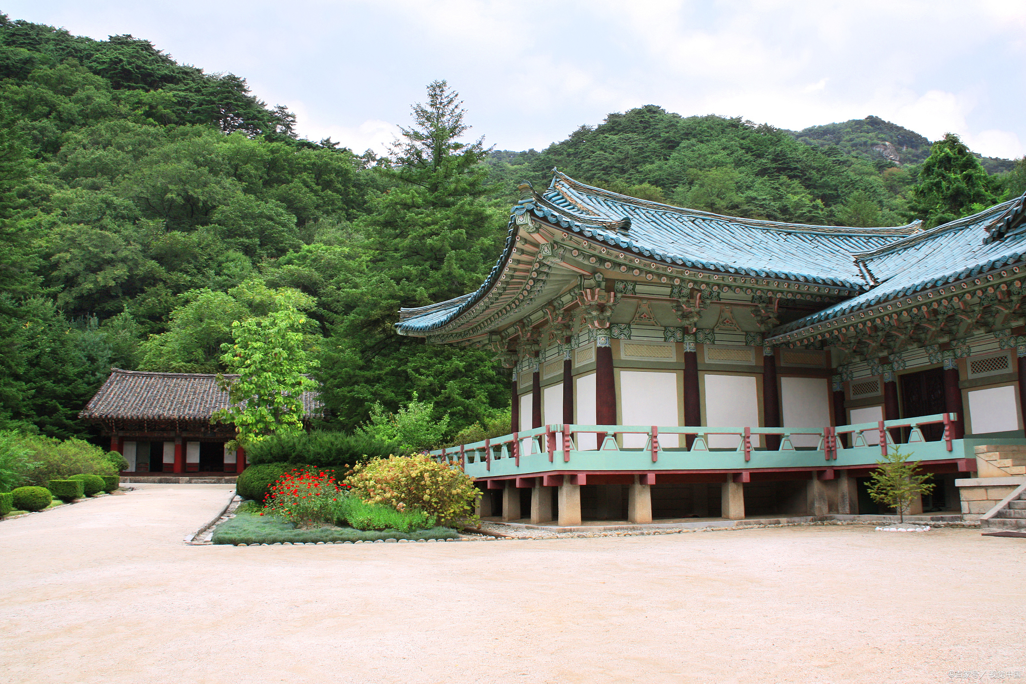 朝鲜神秘国度的独特旅游景点:金刚山与妙香山