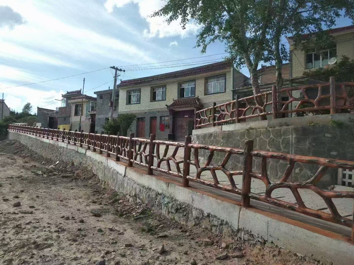 水泥预制仿木护栏广元