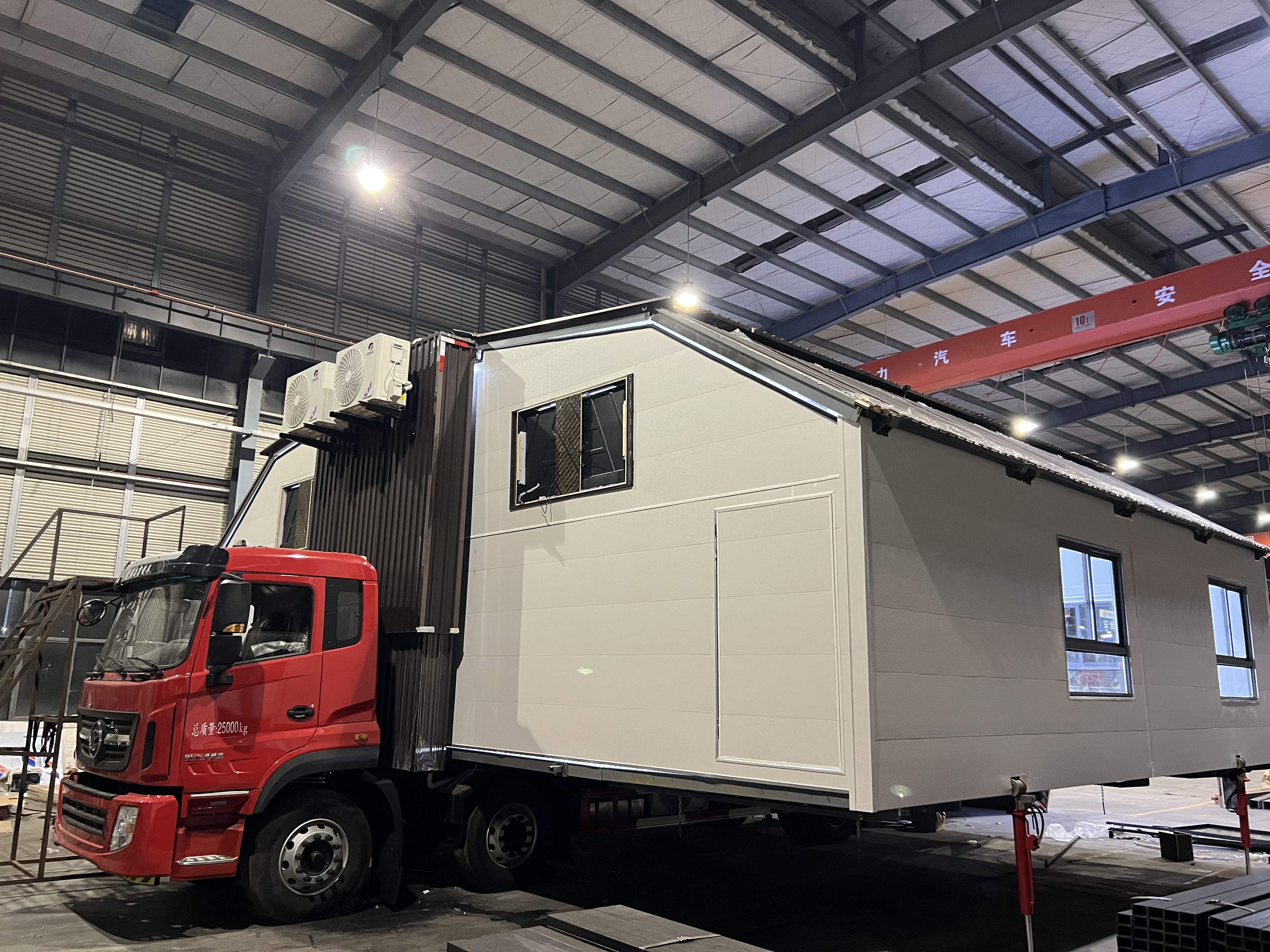 连云港流动宴席车东风小三轴宴席车流动酒席车