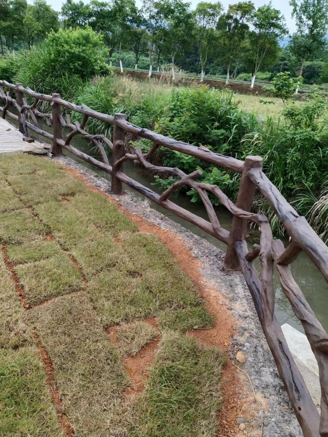 珠海手工仿木栏杆 手工仿藤栏杆施工