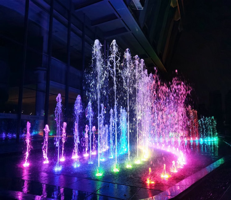 在旅途中,音乐喷泉总是能带来惊喜,瞬间点亮整个景区的氛围