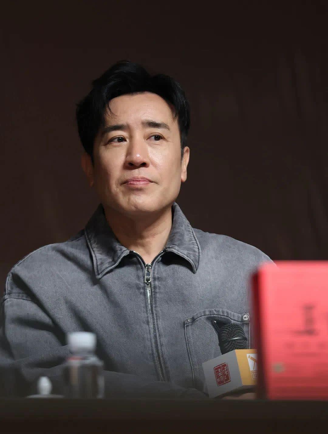 话题53岁的于和伟演大学生就是赌直接冲上热搜网友们炸开了锅