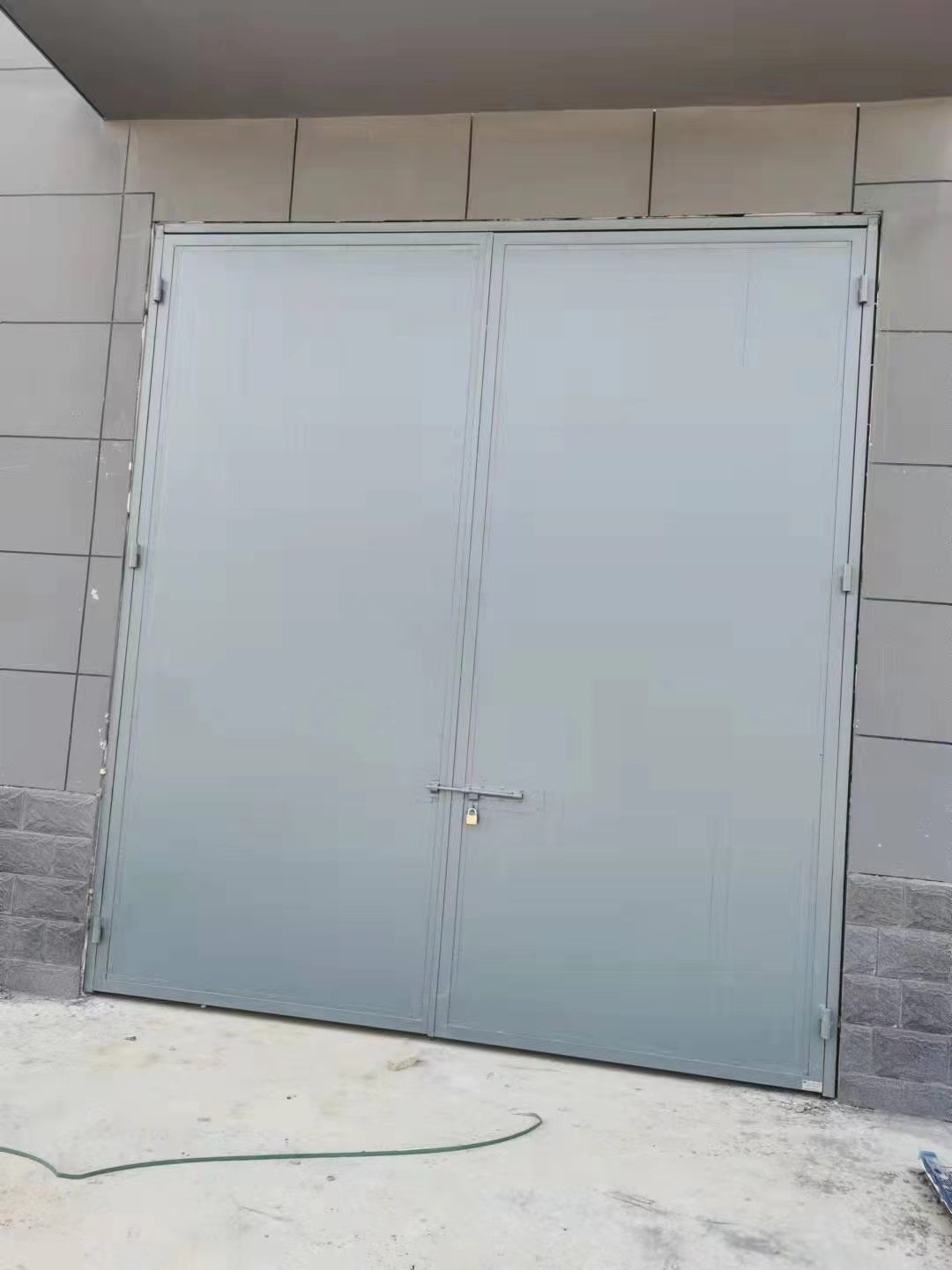 今天聊个装修隐藏王者——钢制平开门