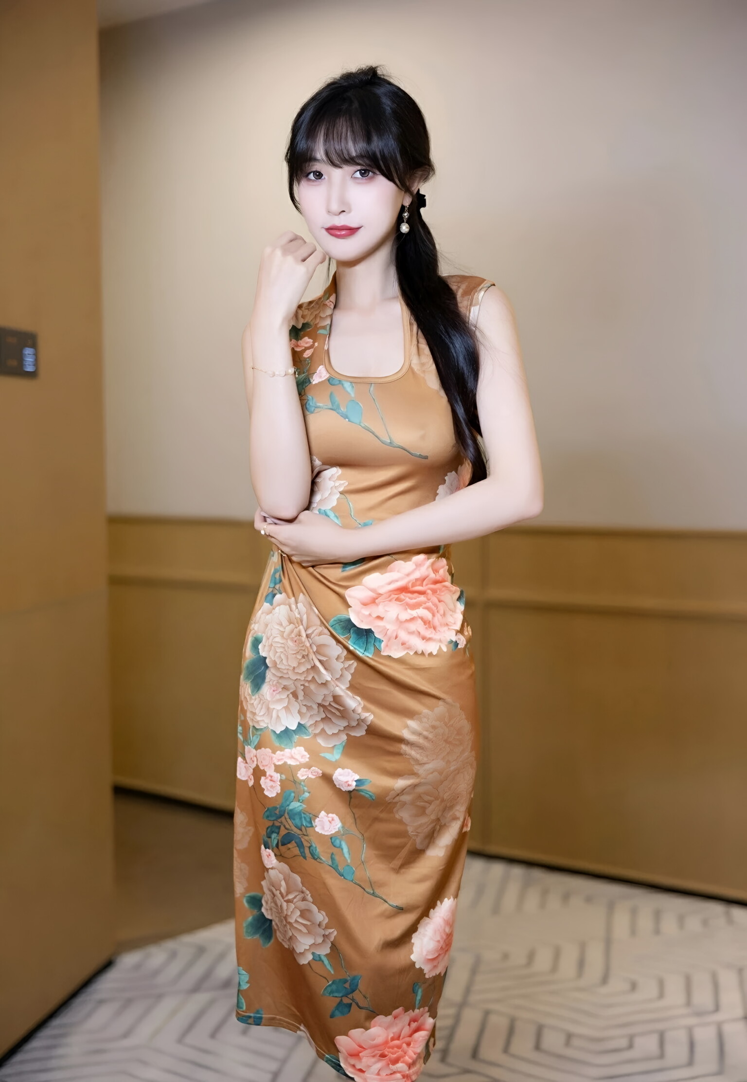 林星阑旗袍装扮写真释出,尽显温婉娴淑气质