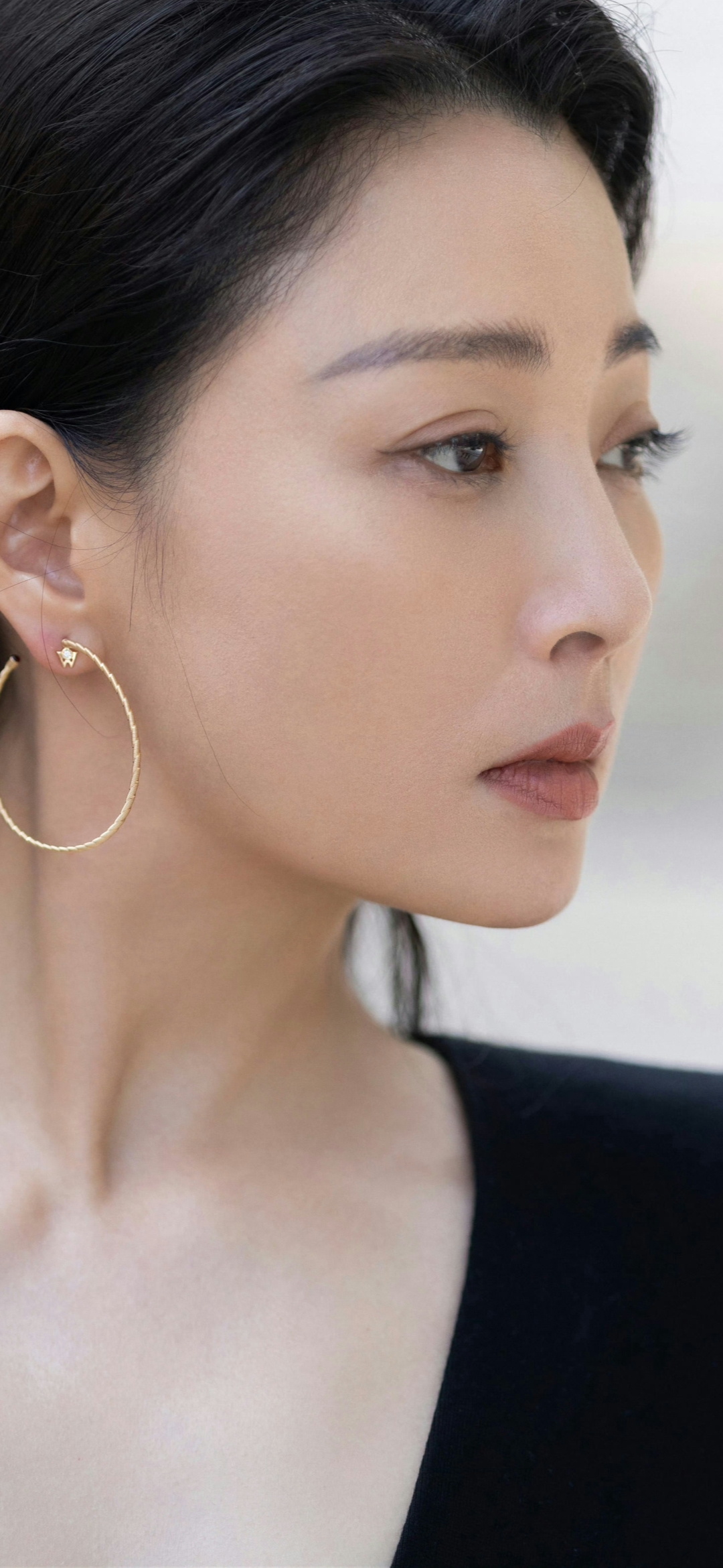 惊艳亮相!殷桃壁纸,唯美气质加持,温婉优雅迷人