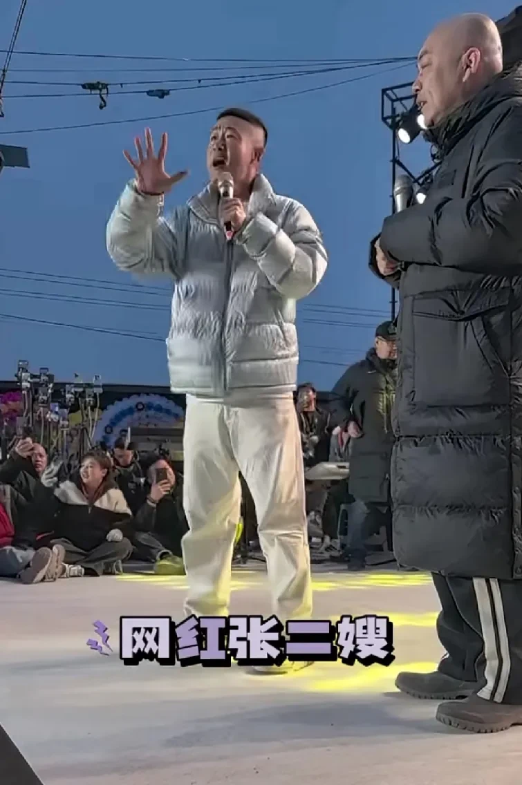 程野为了让奶奶走得风光,特别搭台连唱三天大戏