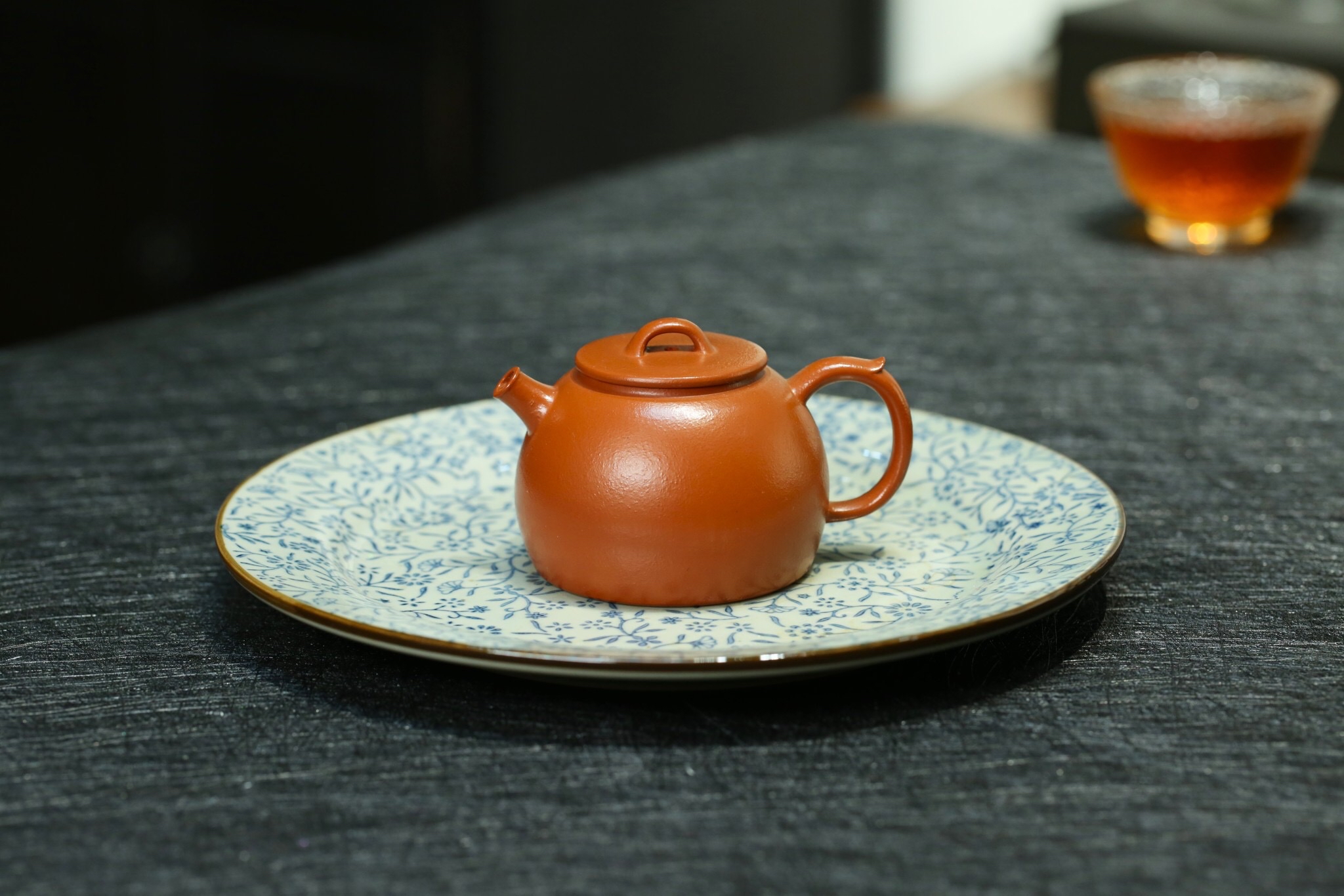 壶身寓含饮水思源之人文情愫,方圆相融,尽展视觉之和谐美学