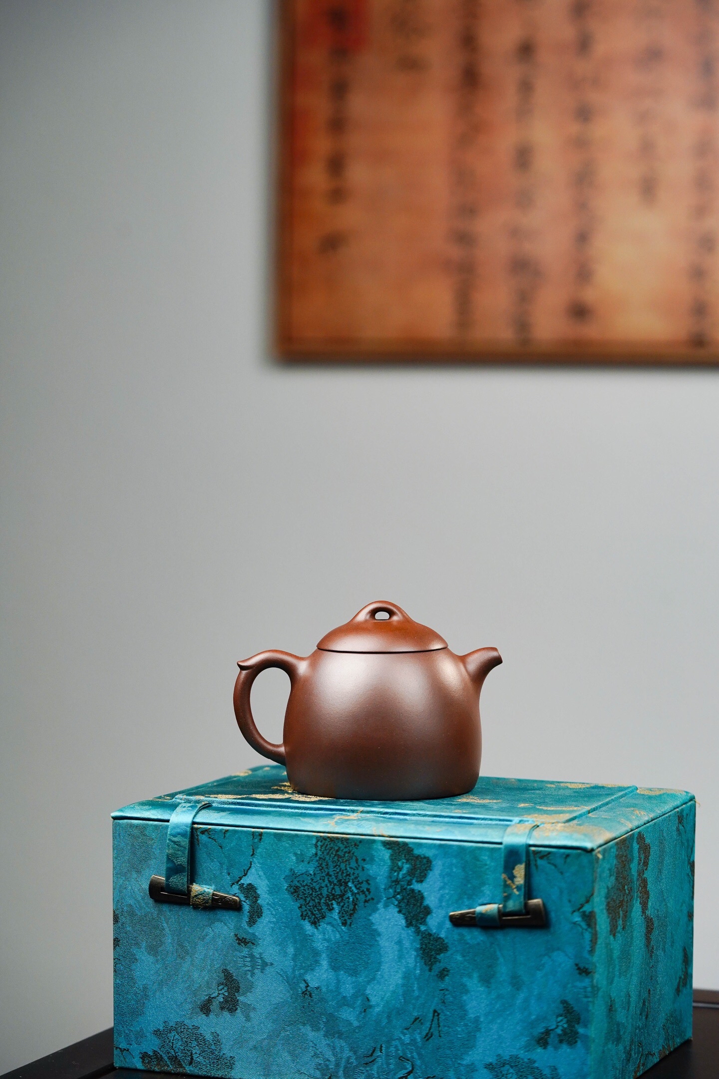 泥料不好的壶不等于一定就是加了化料了,有的壶可能是料里的砂不纯