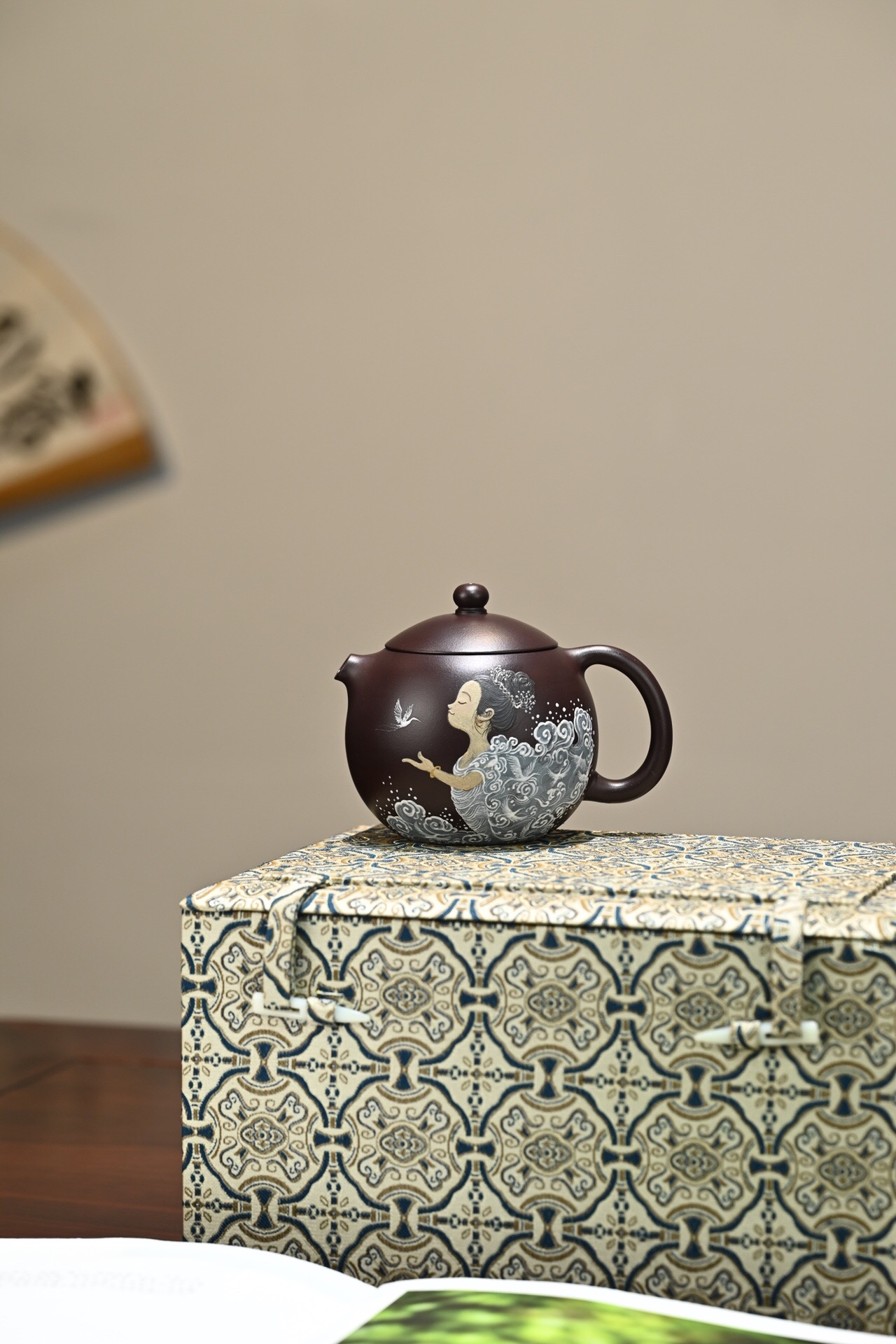 历经20余年的蓬勃发展,紫砂壶从小众市场逐渐发展成为艺术消费品的一