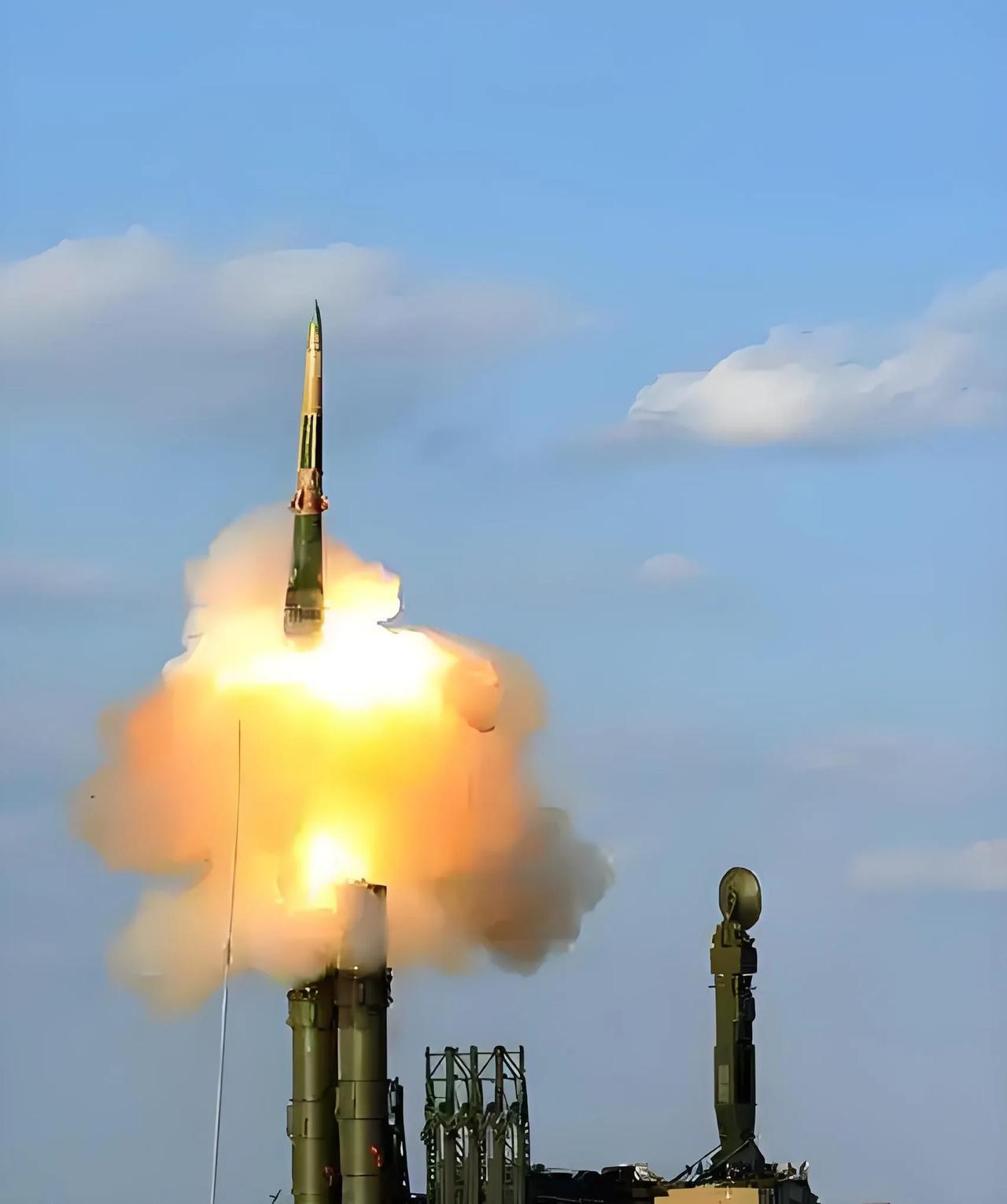 俄罗斯的s400防空导弹系统可以击落400公里内的目标可以击落f35疑眄