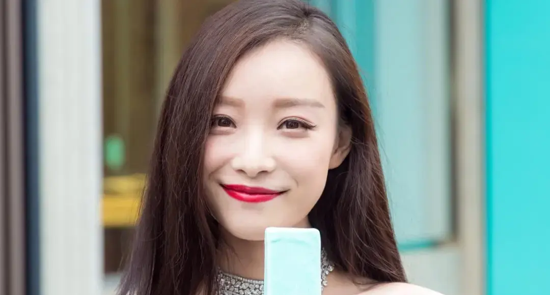 娱乐圈从不缺美女,但要在万花丛中脱颖而出,一张令人过目不忘的脸至关