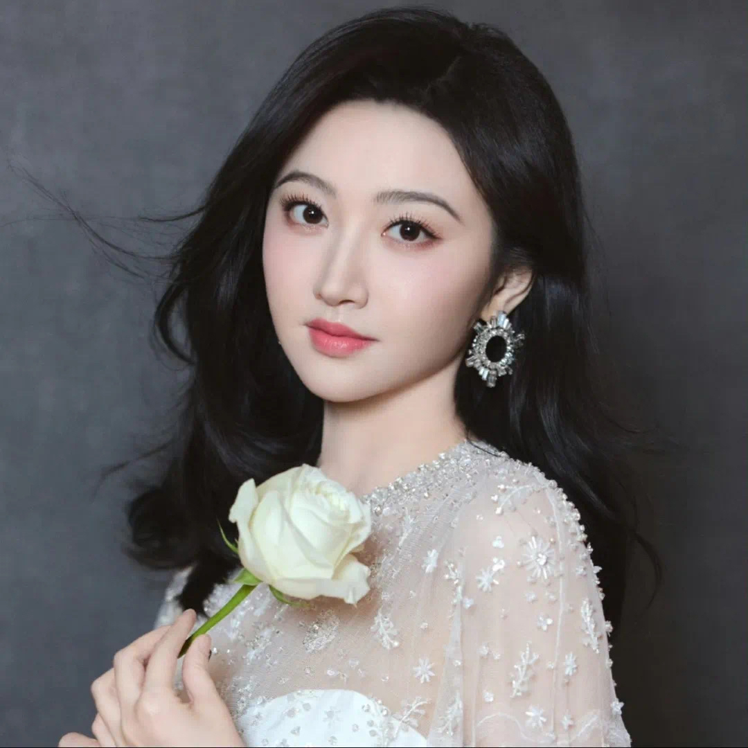 景甜确实有结婚的打算,只是她总是遇到烂桃花,经常搞得她心力交瘁