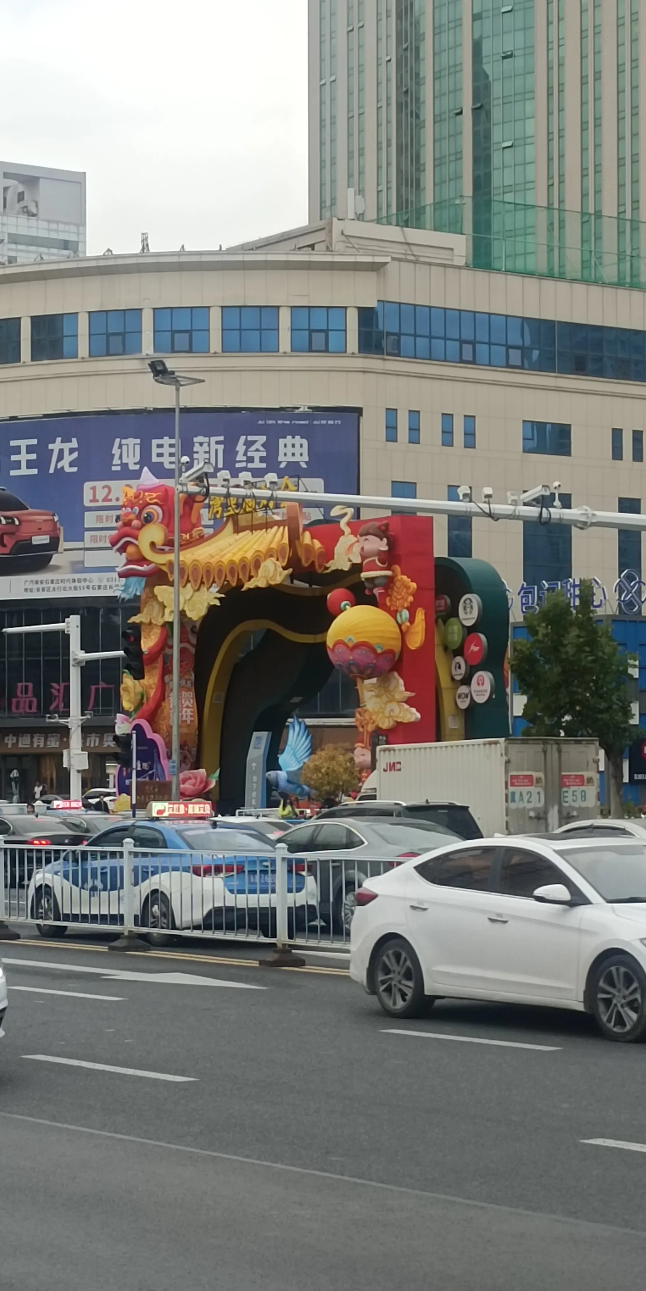 我感觉,石家庄也没多大,今天又来了石家庄,坐高铁到了石家庄,出了站