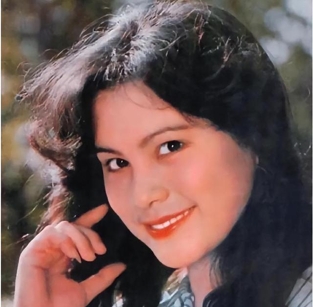 演员张晓敏:父亲特殊年代被打压,为爱全家移居美国,幸福吗?