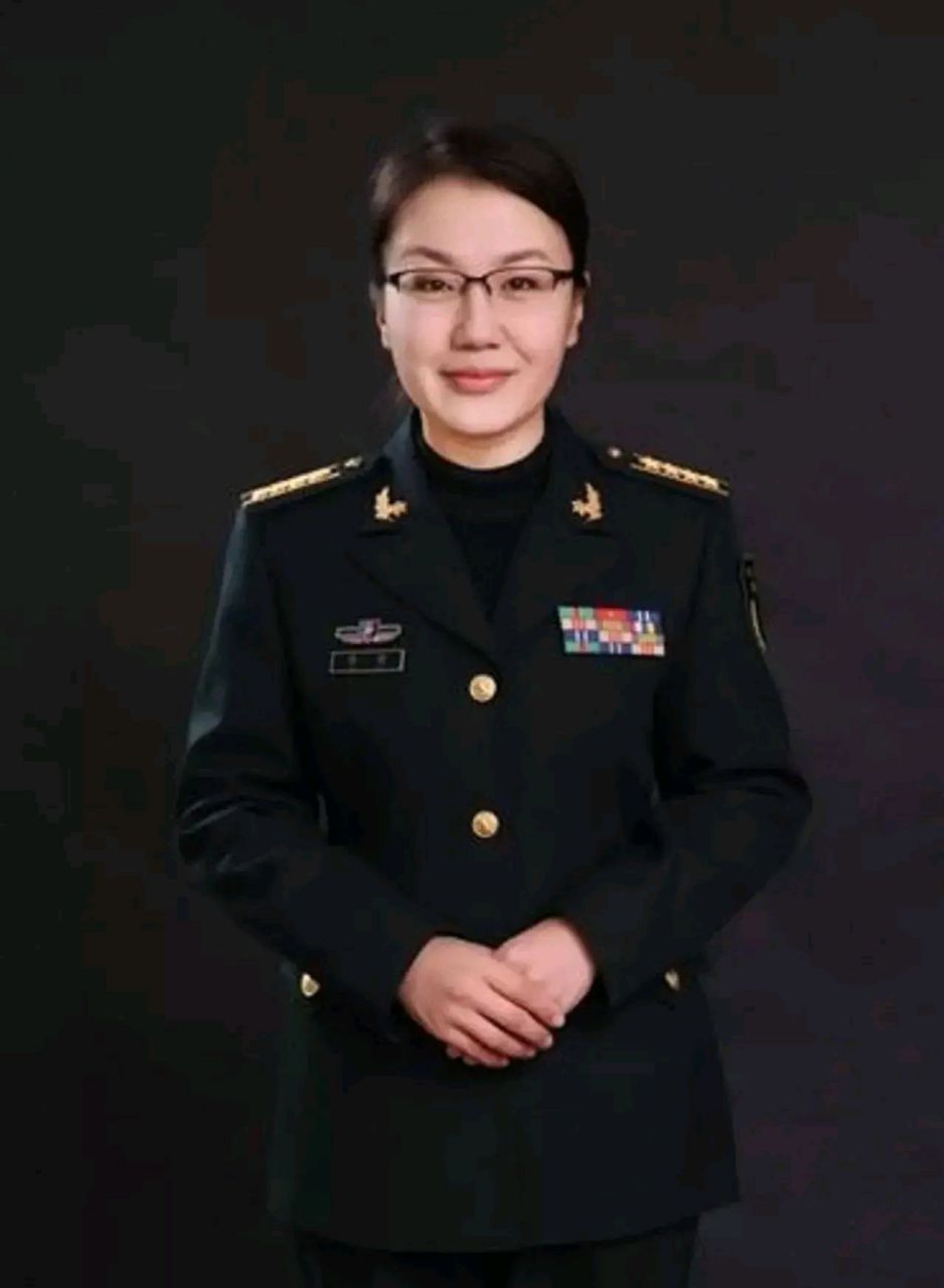 然而,每个人都有表达自己观点的自由,李莉作为一名退役的解放军大校