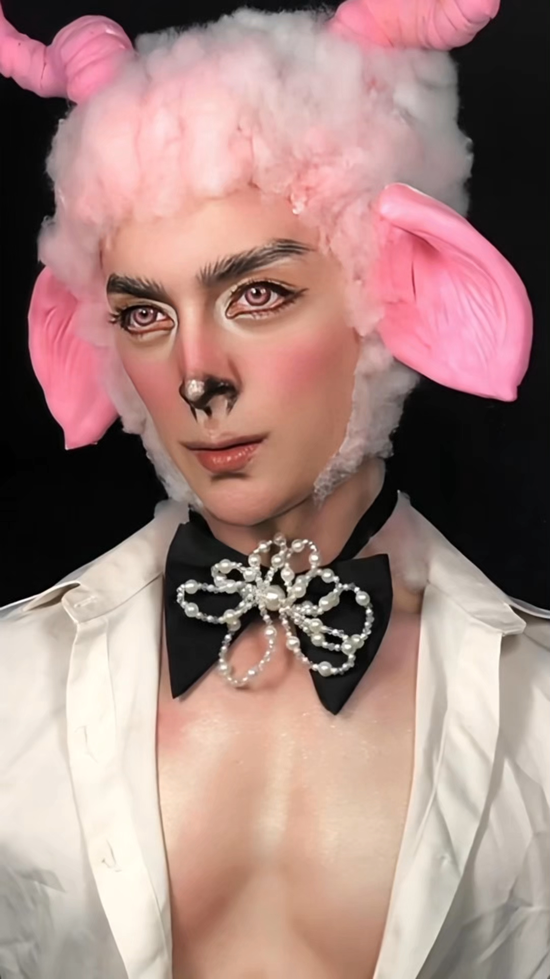 沉静式卸粉色羊男妆