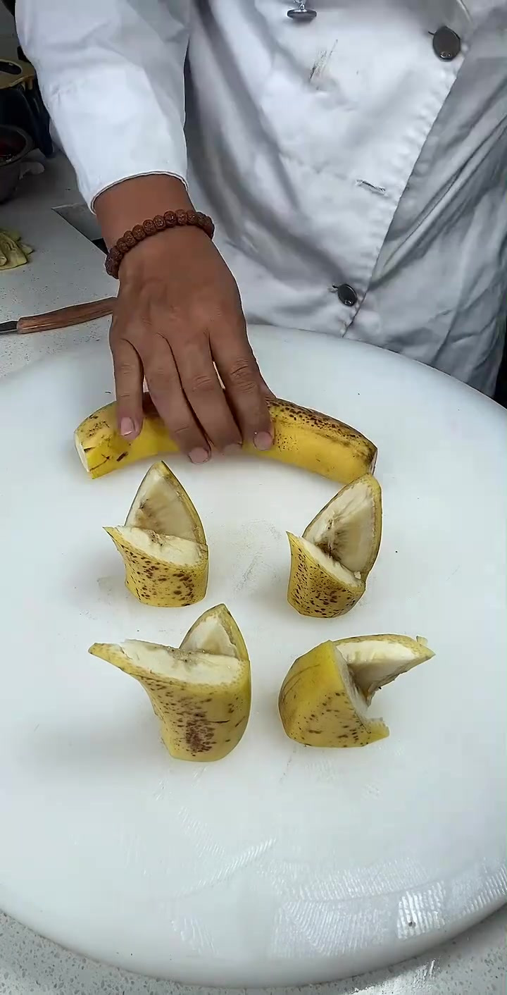 香蕉切法,摆成小朋友喜欢吃的样子