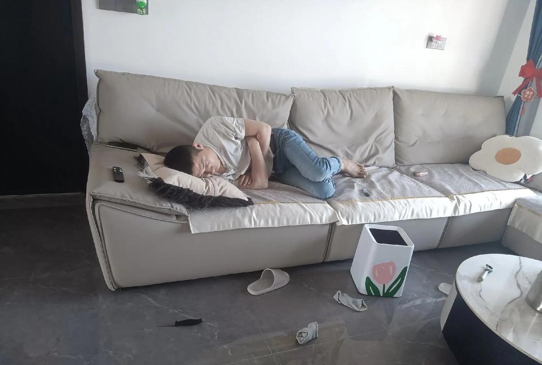 得了肾病,刚才躺在沙发上竟然睡着了,记得好像是九点开始睡的,这一觉