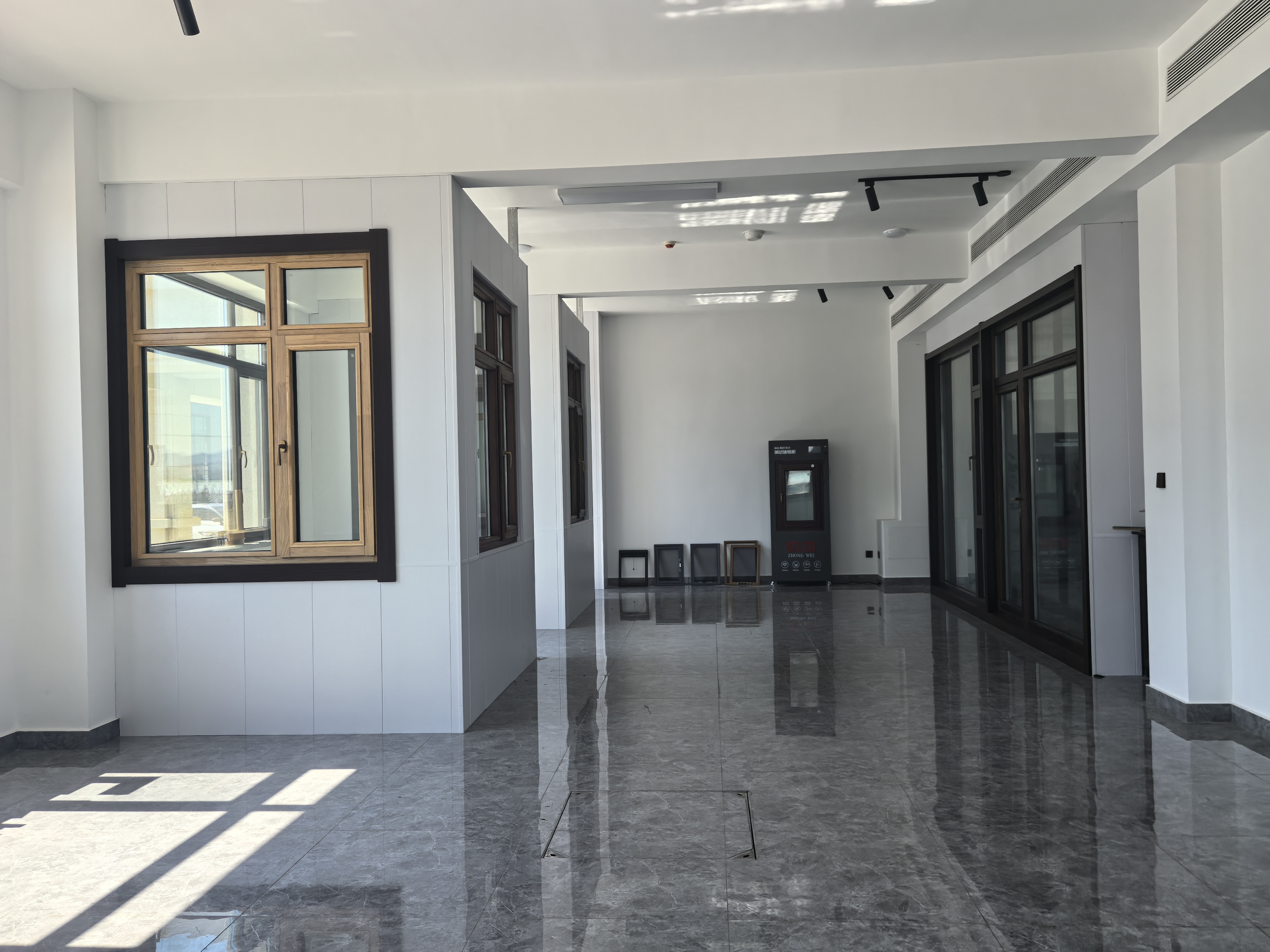 红花梨木门是什么?中为门窗的精品之选