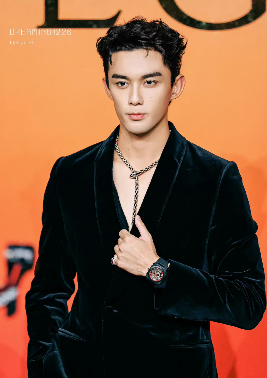 又是被吴磊帅到的一天!法式氛围大片又帅出了next level 啊啊啊啊啊!