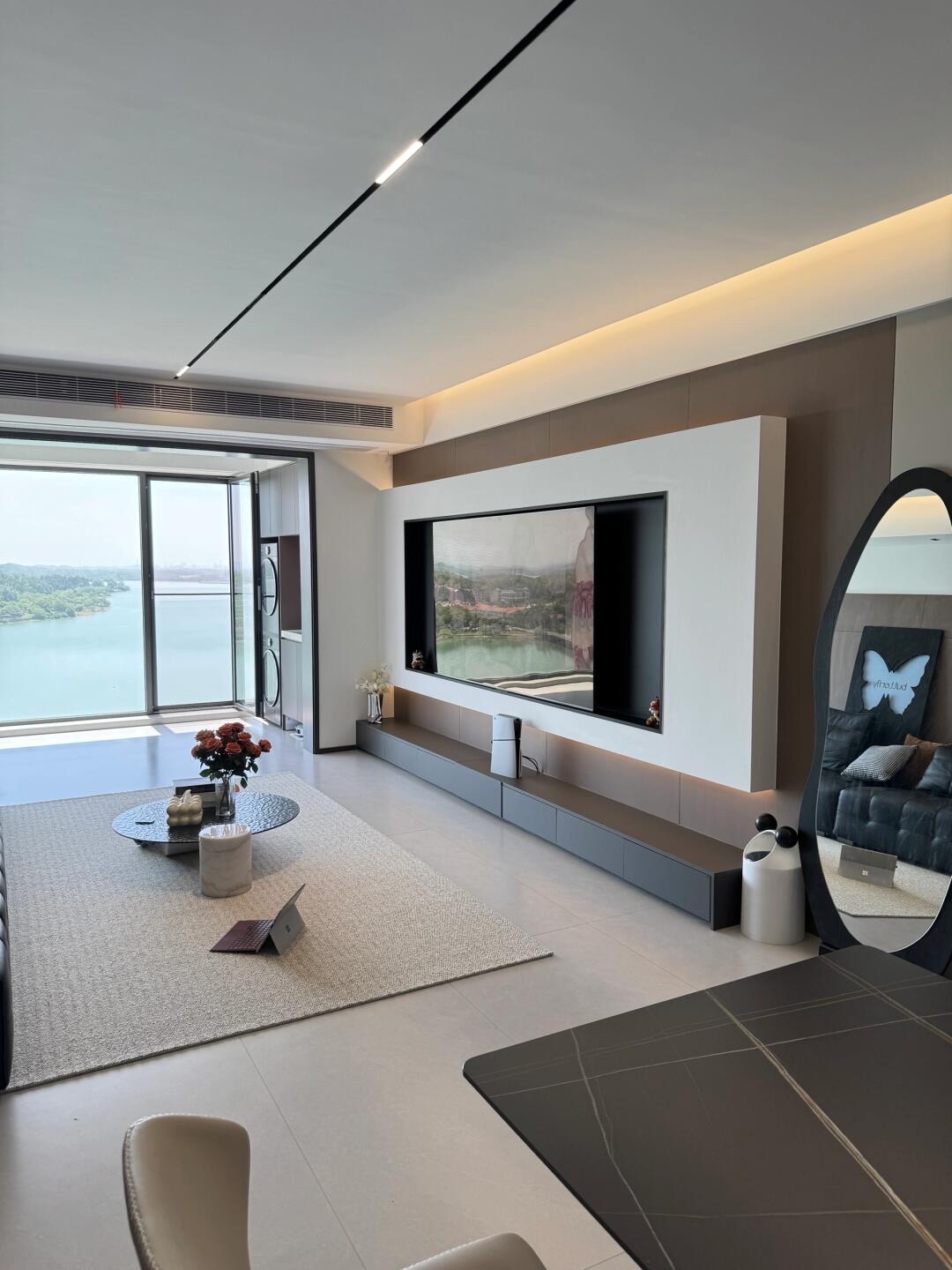 五一哪都不想去,只想在家待着看风景.没有拥堵,还有舒适的环境.真好!