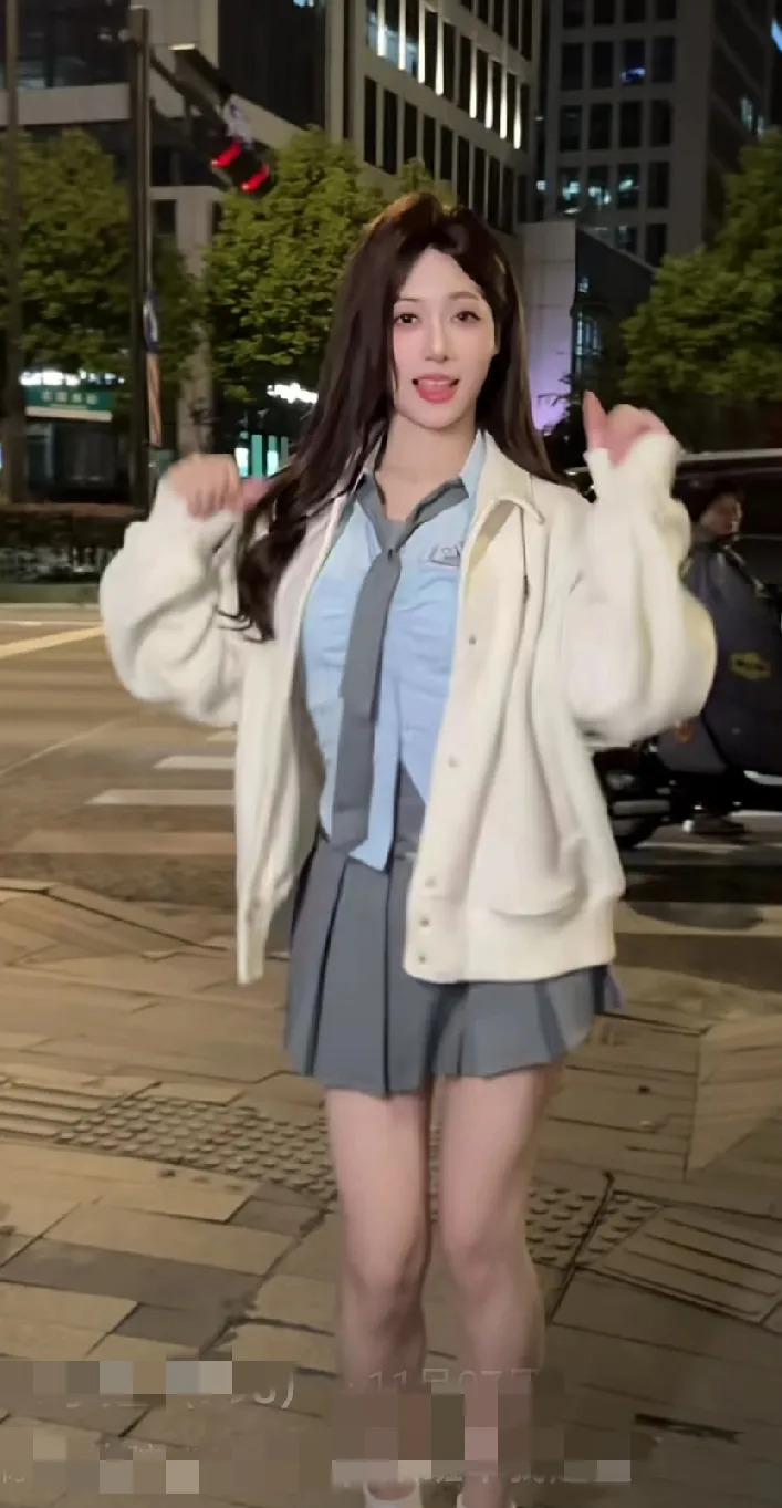 "体操女皇"程菲现状实在让人不敢相信,  你敢相信这是同一个人吗?