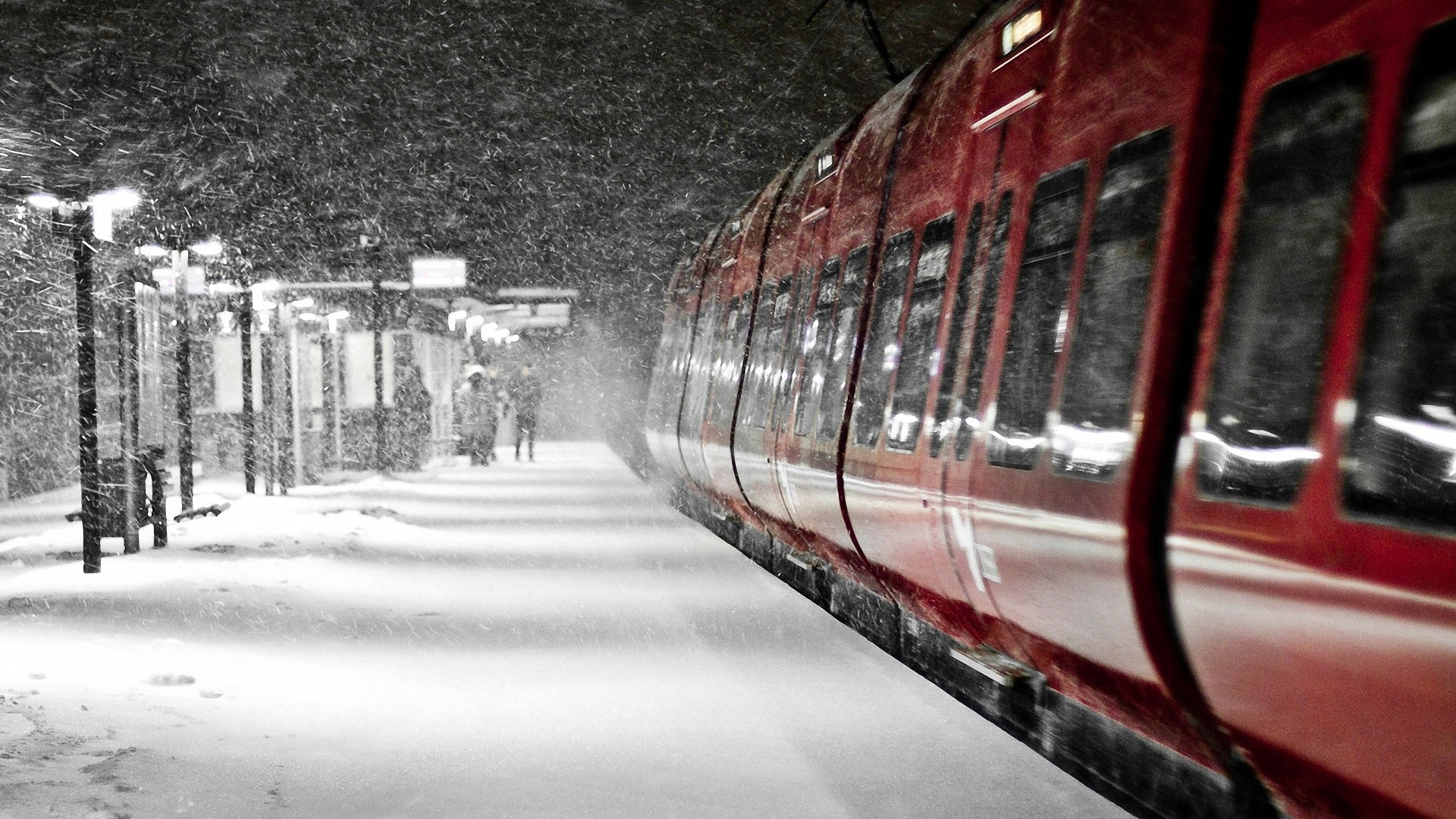 火车窗外雪景图片