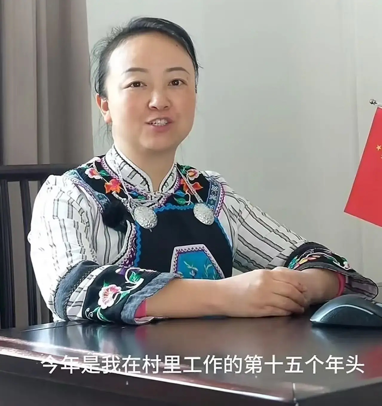 2008年,女子为了和丈夫团聚,辞掉城里的医生工作,来