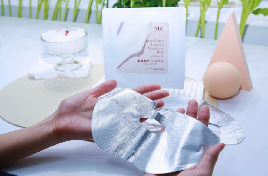 诺斯贝尔乳霜面膜,蕴含丰富乳霜精华,滋养肌肤,三层膜布透气贴肤.