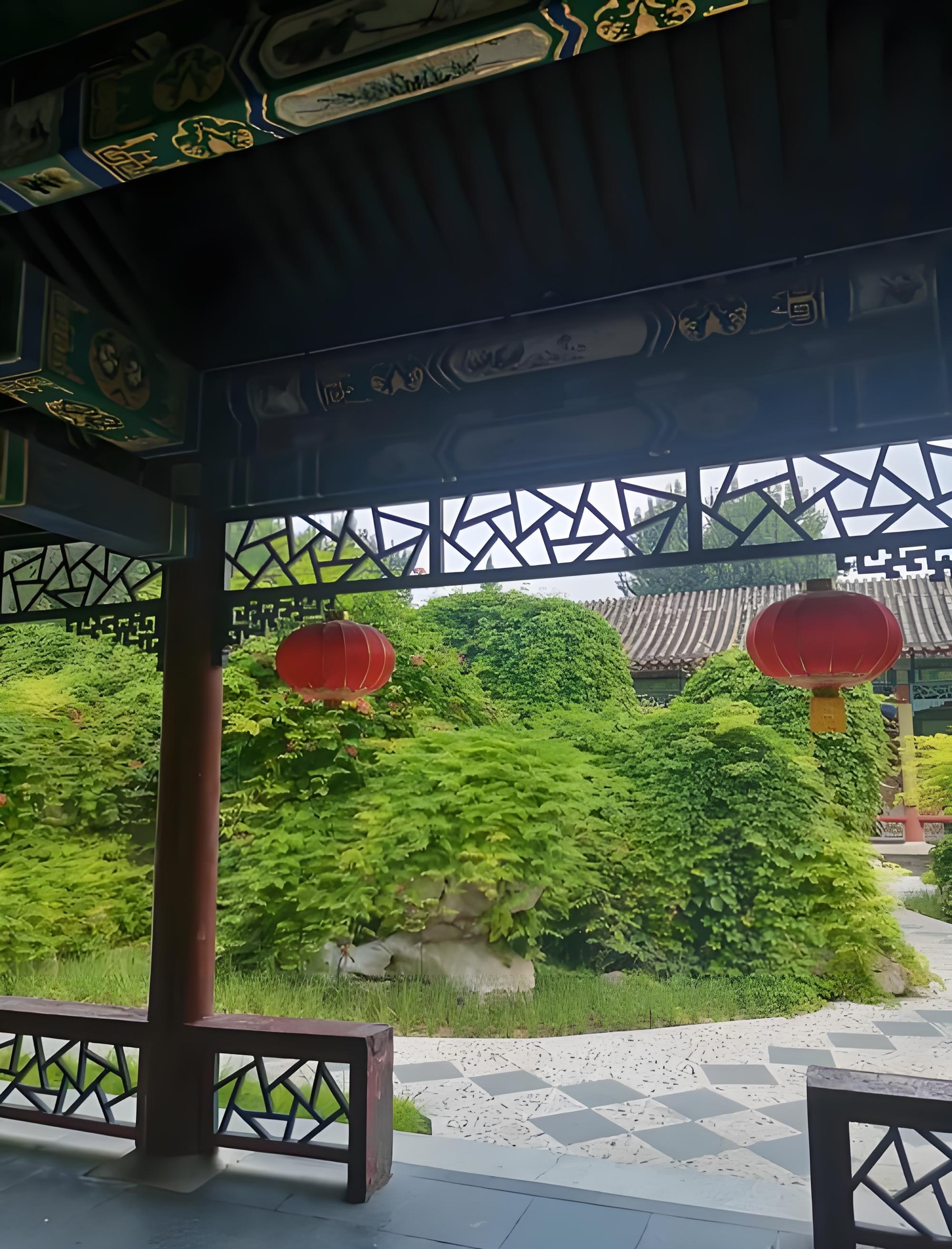所以她的典型环境就是她蘅芜苑的满园各种藤萝. 他们有相似性