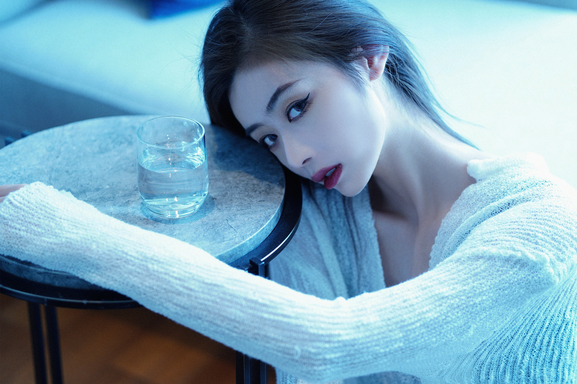 极品美女泳池写真