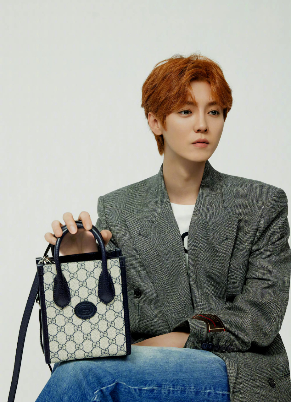 鹿晗,一个集帅气,秀气,man,搞笑与一体的男人.