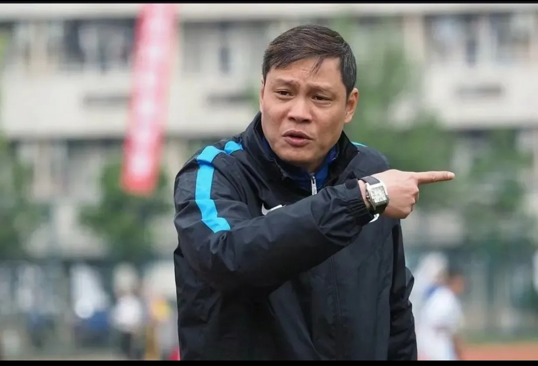 范志毅对裁判和比赛进行了犀利评论.