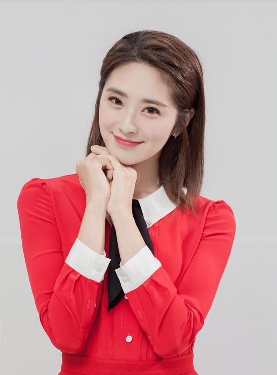 湖南卫视美女主持人:刘烨#明星生图大赏# #我们都爱聊八卦# #娱乐