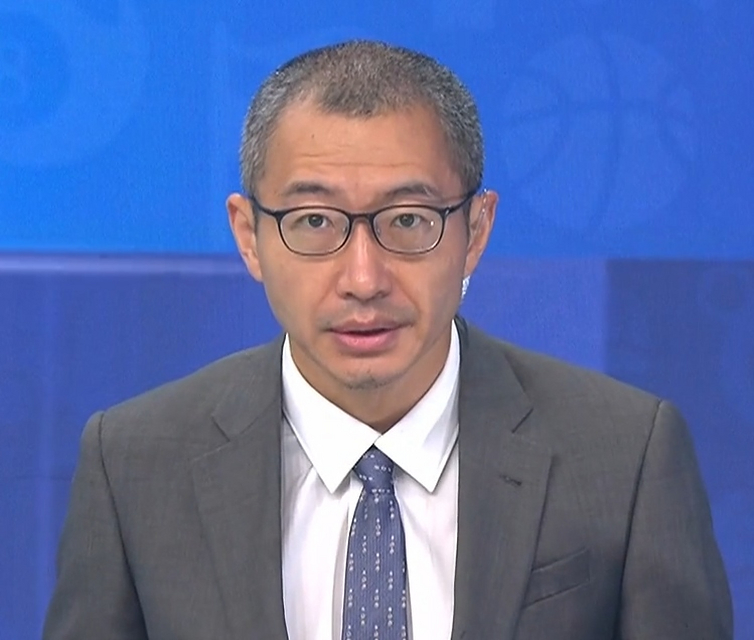 有球迷表示可能有两个原因:一是于嘉经常跑马拉松,高强度运